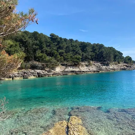 Neva ,prostrani Stan U Blizini Mora Apartman Póla