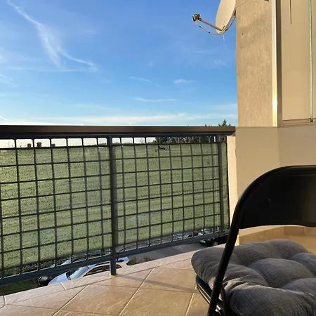 Neva ,prostrani Stan U Blizini Mora * Póla