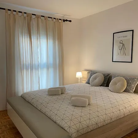 Apartman Neva ,prostrani Stan U Blizini Mora *