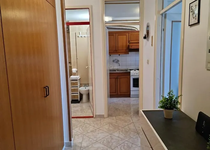 Neva ,prostrani Stan U Blizini Mora * Pula