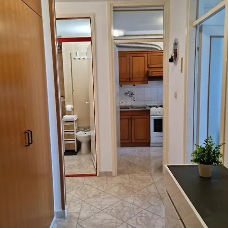 Neva ,prostrani Stan U Blizini Mora * Пула