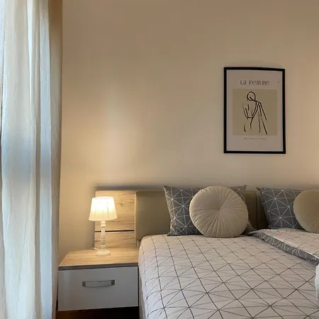 Neva ,prostrani Stan U Blizini Mora