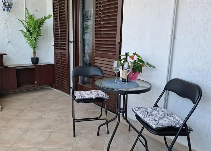 Apartament Neva ,prostrani Stan U Blizini Mora