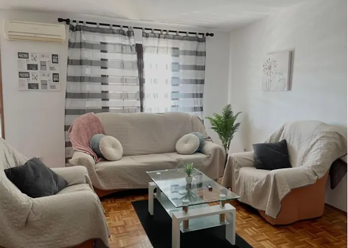 Neva ,prostrani Stan U Blizini Mora