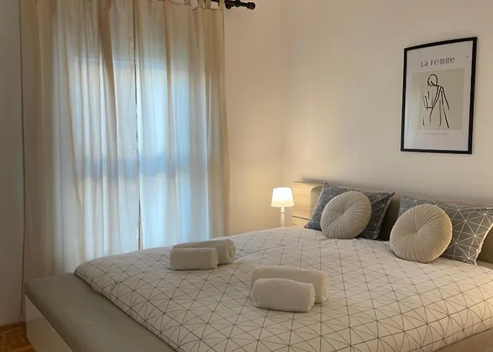 Apartament Neva ,prostrani Stan U Blizini Mora *