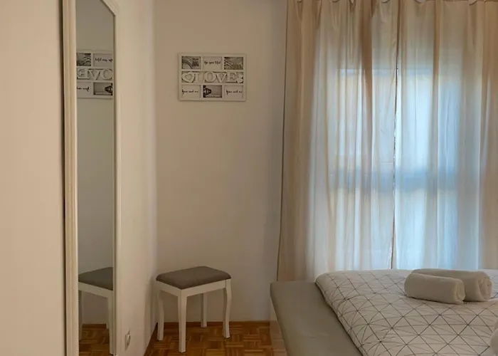 Neva ,prostrani Stan U Blizini Mora *