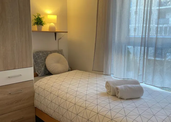 Neva ,prostrani Stan U Blizini Mora