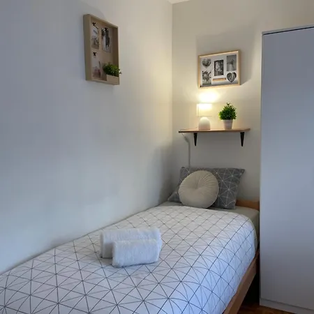 Neva ,prostrani Stan U Blizini Mora Pula