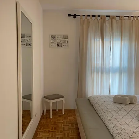 Neva ,prostrani Stan U Blizini Mora *