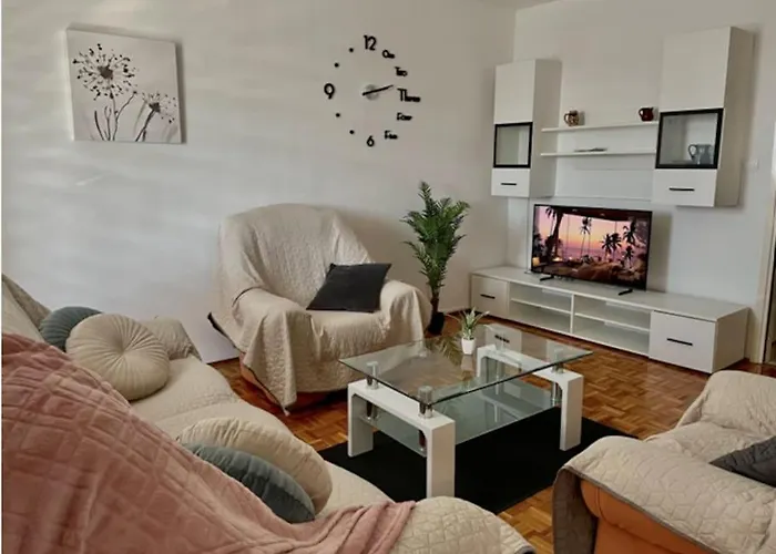 Neva ,prostrani Stan U Blizini Mora Apartment