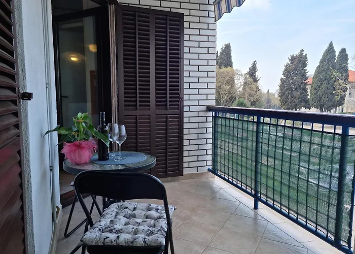 Apartment Neva ,prostrani Stan U Blizini Mora